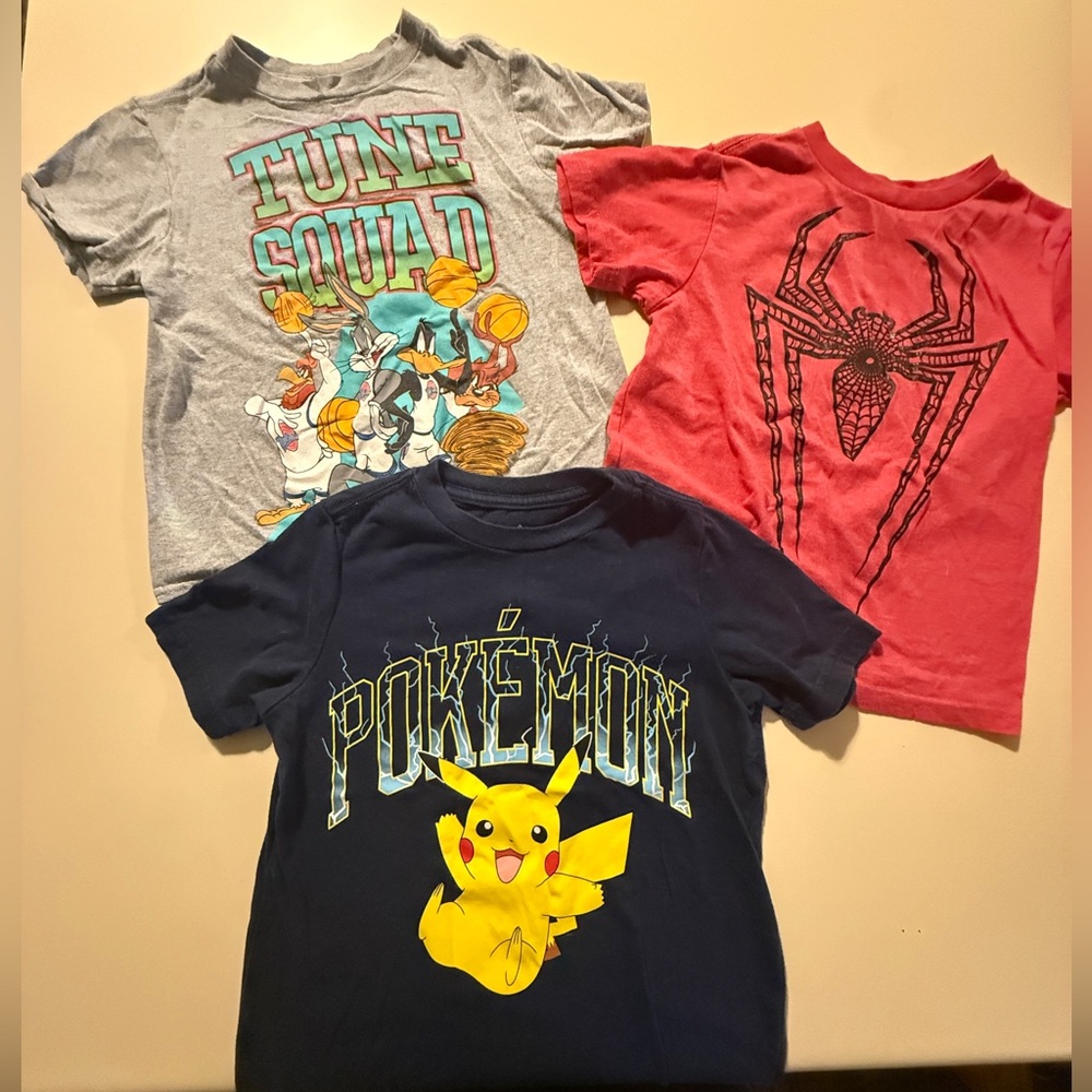 Bundle of 3 Boys Tees and 2 Pair of Shorts. Size 4/5 (X-Small)
